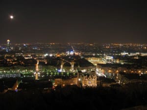 Lyon-by-night-Alps2Alps