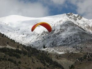 1280px-ParaglidingAlps