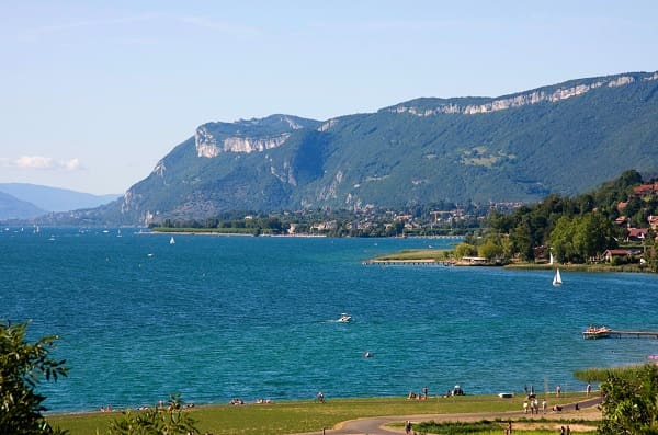 Évian-les-Bains sea and mountains