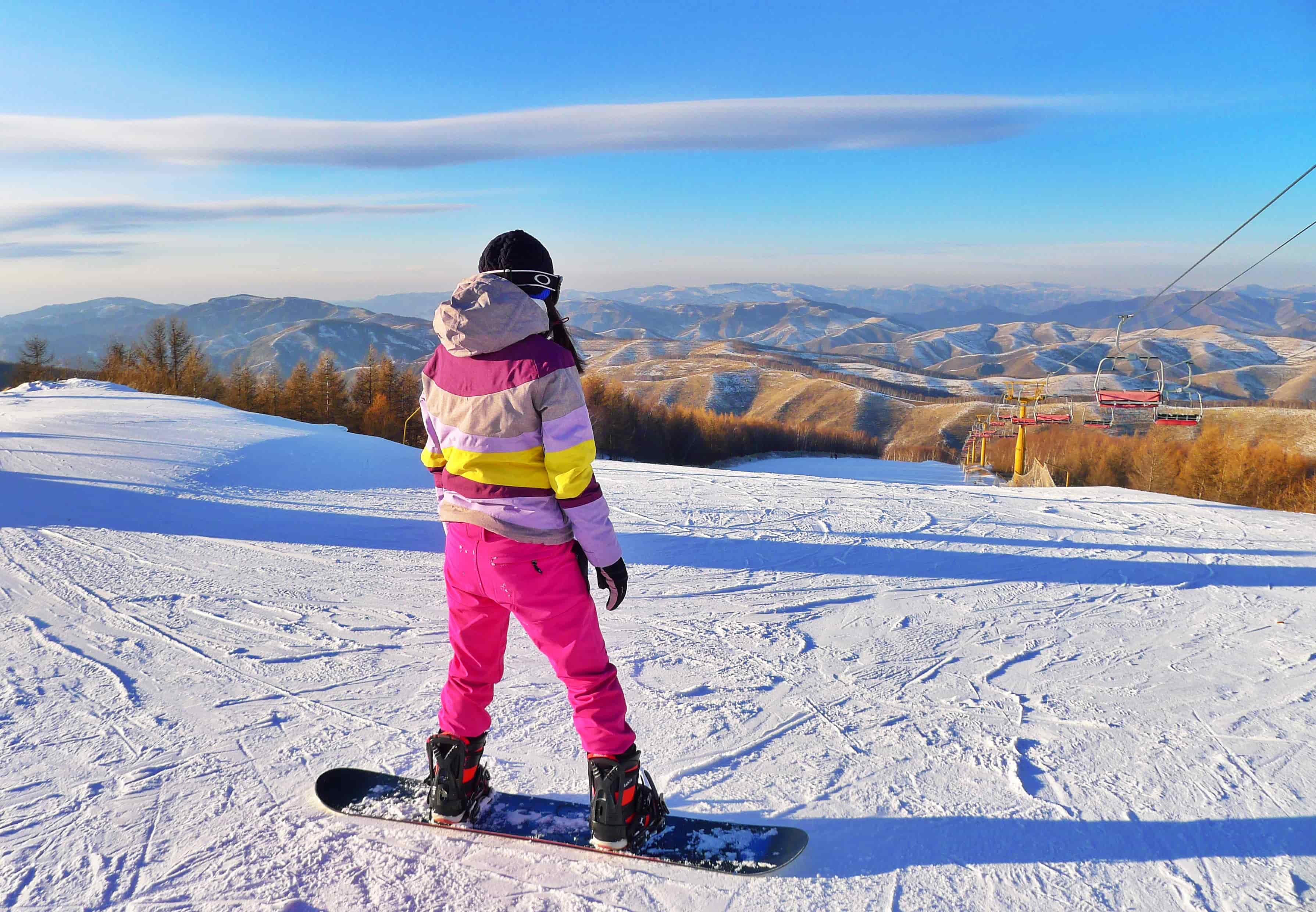 The good ski. Катание на лыжах. Девушка на сноуборде в горах. Катание на лыжах в горах. Кататься с горы.